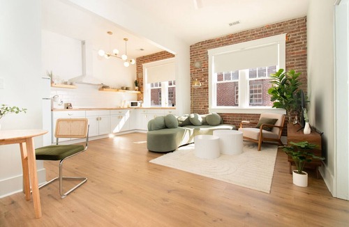 East of Broadway Apartment | Entire Renovated Historic/Modern Loft in Downtown