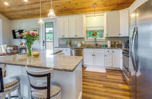Harold Cottage | Escape to Nature: Lakefront Jay Cottage w/Views!