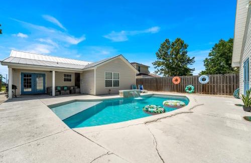 Lynn Haven House | Escape to Paradise w Saltwater Pool 25 Min to PCB