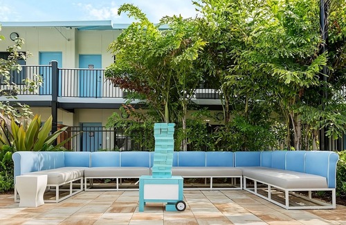 New Town House | Escape to the Beach! Pool, Restaurant, Gym, Bike Rentals, Parking!