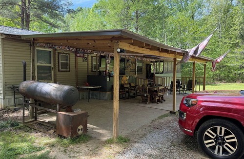 Coffeeville House | Escape to this perfect 3BR, 2BA spacious lakeside cabin!
