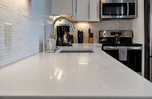 Faubourg Marigny Hotel | Esplanade Ave Stay w/Balcony across French Quarter