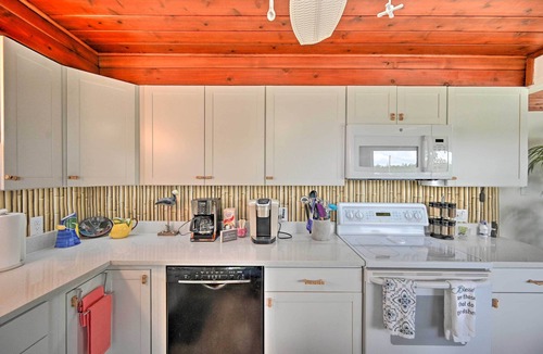 Everglades City House | Everglades Getaway w/Deck & Water Views!