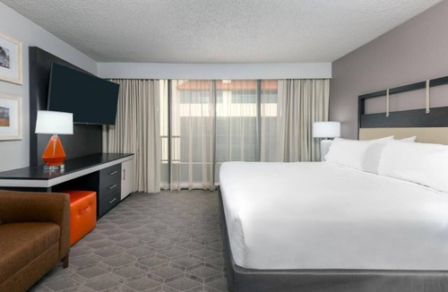 Park Central Hotel | Everything You Need For The Perfect Vacation! 2 Relaxing Units, Indoor Pool!