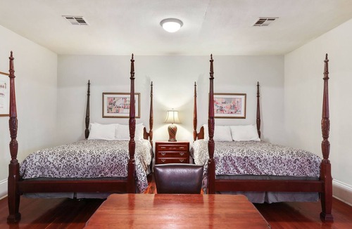 New Orleans Hotel | Excellent Location: 3 Blocks to Bourbon St. and the French Quarter attractions.