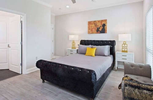 Mid-City House | Exception Up-class Living! Book Today!