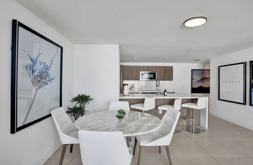 Central Beach Apartment | Exclusive Beachside Condo with 5-star Amenities