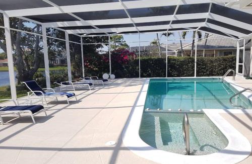 Park Shore House | Exclusive Villa - Lakeside, 4 Minutes to Private Beach