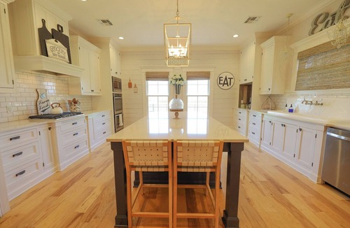 Delhi House | Executive Estate - Serene 4-bedroom farmhouse perfect for the Busy Executive