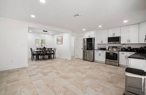 Limona Improvement House | Expansive Charm - 4BR Estate on Private Acre