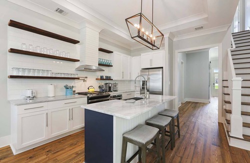 Faubourg Lafayette House | Expansive Modern Luxury Home - Streetcar Adjacent!