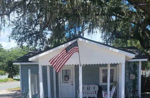 Panama City Cottage | Experience the local vibe of Panama City Beach ⛱️ in Historic St Andrew's Bay.