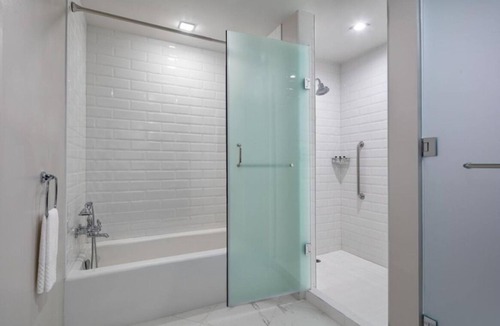 Arts/Warehouse District Hotel | Explore Art and Music, Suite with Balcony, Near New Orleans Jazz Museum!