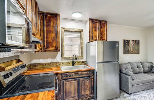 Gulfport Cottage | Explore, Shop & Unwind: Serene Gulfport Getaway