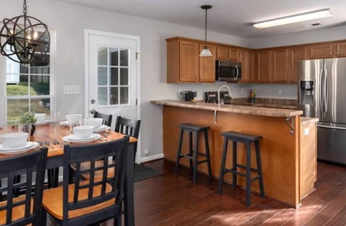 Alabaster House | Explorer House * Pet Friendly