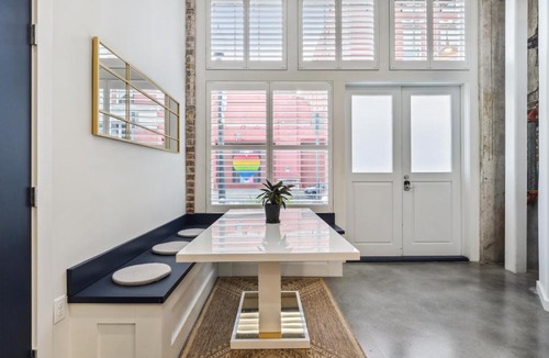 Arts/Warehouse District Apartment | Exquisite Flat in Arts District