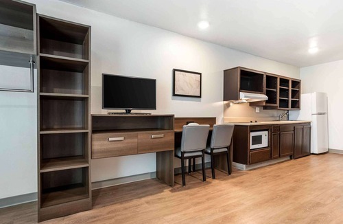 Kenner - Louis Armstrong International Airport Hotel | Extended Stay America Suites - New Orleans - Airport - I-10