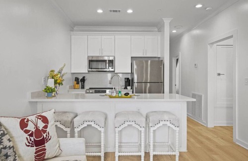 Pass Christian Condo | Extended Stay Friendly-Full Kitchen & Laundry