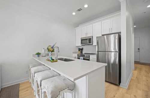 Pass Christian Condo | Extended Stay Friendly-Full Kitchen & Laundry