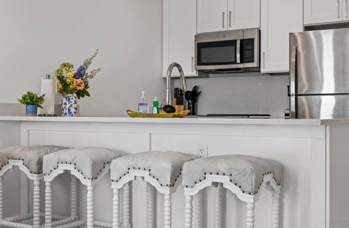 Pass Christian Condo | Extended Stay Friendly-Full Kitchen & Laundry