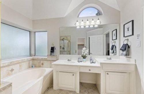 North Richland Hills House | Extraordinary Pool Villa - Outdoor fun, Near Stadiums