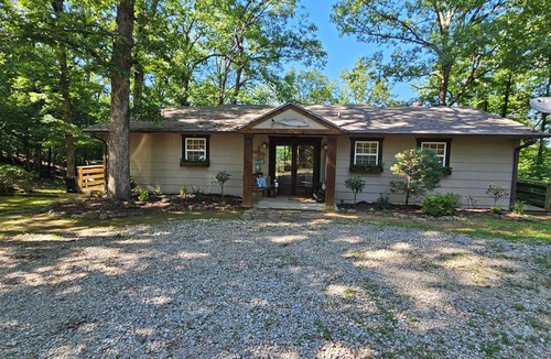 Mid America House | Extremely Secluded Lake Cabin on Main Channel/Gorgeous Mountain & Lake Views