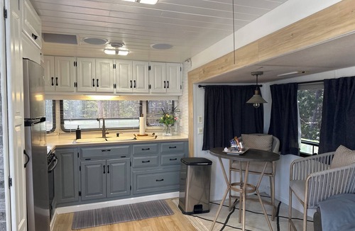 Hillister House | Fabulous 1-bedroom in Livingston 2 minutes from Casino