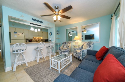 Holiday Beach Condo | Fabulous 1BR Condo with amazing beach views sleeps 4. Park by door. Pool.
