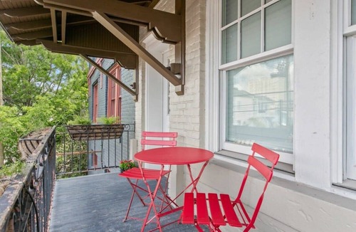 Lower Garden District Apartment | Fabulous and Spacious 2Bd in the Center of NOLA