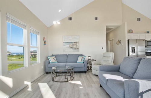 Port Bolivar House | FABULOUS BEACHFRONT! Pets OK-Huge Deck! Lots of space below! Steps to beach