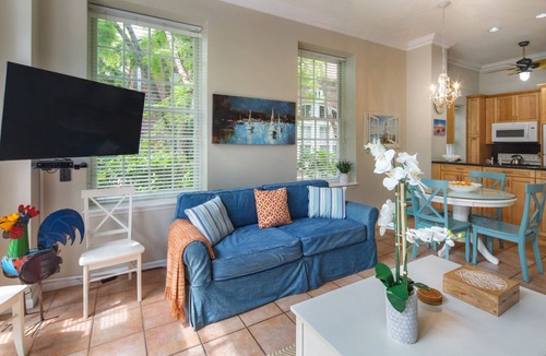 Truman Annex Condo | ~FAIR WINDS @ THE FOUNDRY~ Frolic on Duval St then unwind in the shared pool!