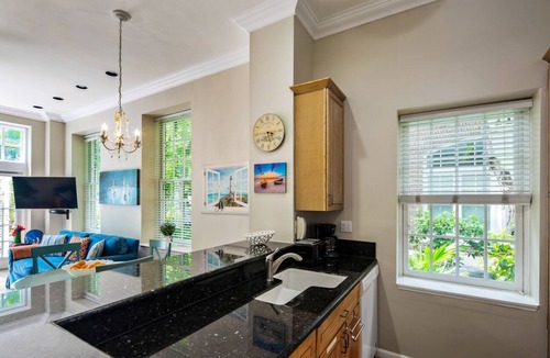 Truman Annex Condo | ~FAIR WINDS @ THE FOUNDRY~ Frolic on Duval St then unwind in the shared pool!