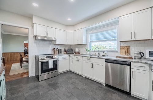 Lakeland House | Fairmount Manor off of Lake Hollingsworth. Games, Gym, and Gather! Sleeps 8