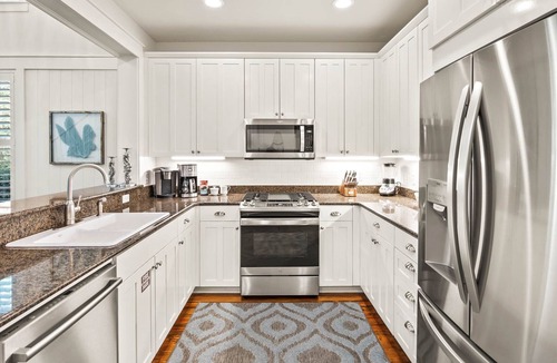 Forest District House | Fall Availability! Royal Retreat - Forest District! Gas Grill! Carriage House!