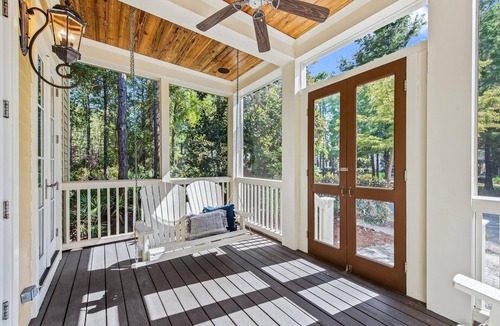 Forest District House | Fall Availability! Forest District - 2 Screened Porches! 4 Adult Bikes! Gourmet Kitchen!