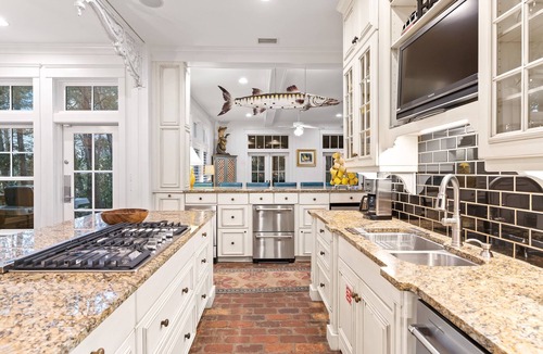 Cottage District House | Fall Availability! 6 Primary Suites! Pool Table! Ping Pong! Close to Seaside!
