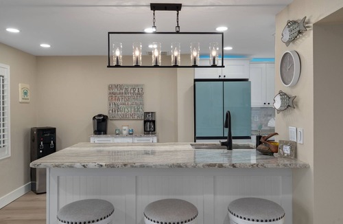 Flor-a-mar House | FALL SAVINGS! Paradise on the Gulf, FREE pontoon boat use and salt water pool.