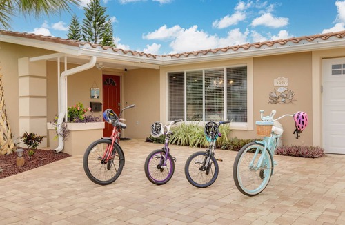 Flor-a-mar House | FALL SAVINGS! Paradise on the Gulf, FREE pontoon boat use and salt water pool.