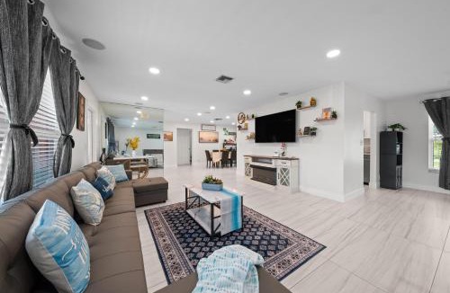 Riviera Beach House | Families & Sports teams, Near Miami, Parking