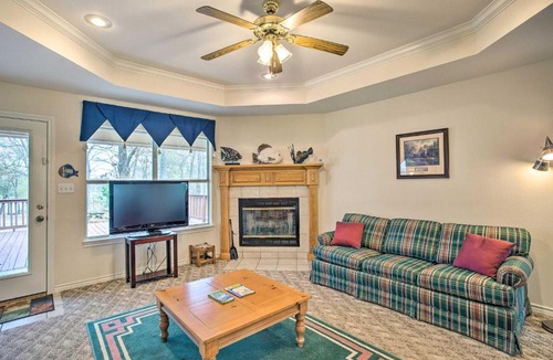 Alba House | Family Alba Home w/Boat Dock on Lake Fork!