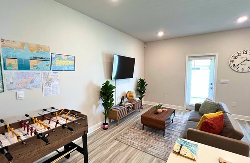 Gulf Breeze House | Family and Pet Friendly. Drive to beaches. 1-Gig Internet. Brand new home.
