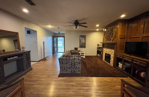 Benton House | Family and Pet Friendly Home in Benton, AR