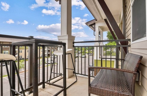 Pelham Villa | Family Escape w/Garage, Pool & Gym