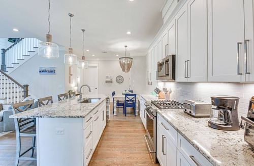 Lakeside at Blue Mountain Beach House | Family-Friendly Santa Rosa Home: Walk to Beach!