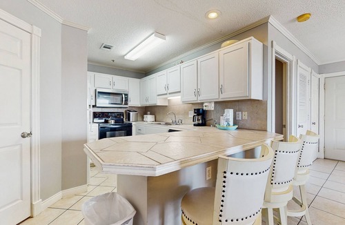 Destin Condo | Family-Friendly Condo with Shared Pool, WiFi, Private Washer/Dryer, & Central AC
