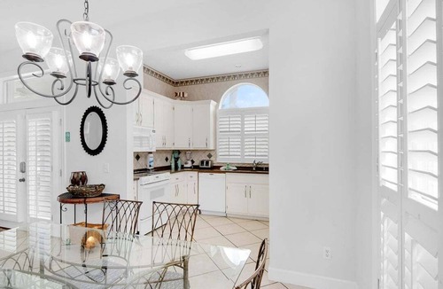 Avalon Beach Estates House | Family Friendly Home w/Private Beach Access + Hot Tub Access ~ Coastal Cottage, Maravilla
