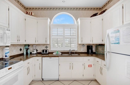 Avalon Beach Estates House | Family Friendly Home w/Private Beach Access + Hot Tub Access ~ Coastal Cottage, Maravilla