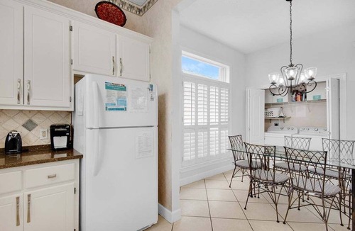 Avalon Beach Estates House | Family Friendly Home w/Private Beach Access + Hot Tub Access ~ Coastal Cottage, Maravilla