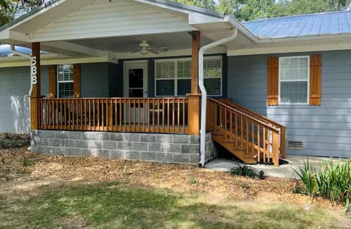 Guntersville House | Family Friendly home down from the lake, just minutes to a dock and downtown!