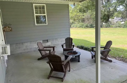 Guntersville House | Family Friendly home down from the lake, just minutes to a dock and downtown!